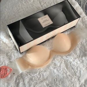 Victoria’s Secret Invisible Shaping Uplift B Bra